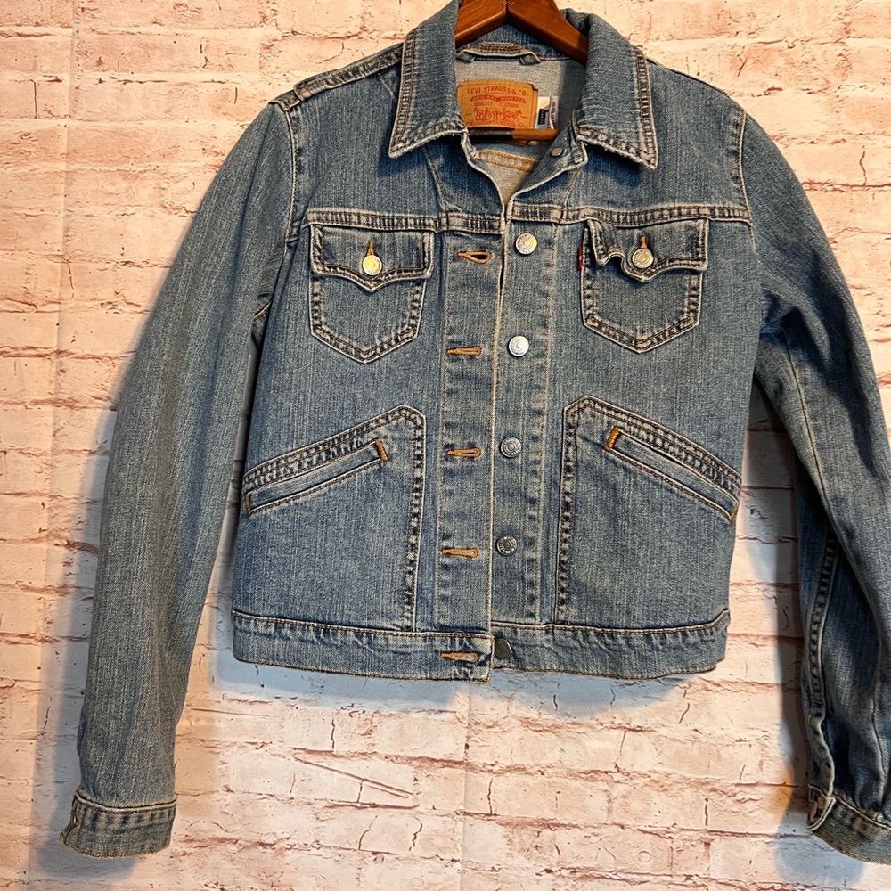 Vintage made in 1986 Levi's denim jean jacket
